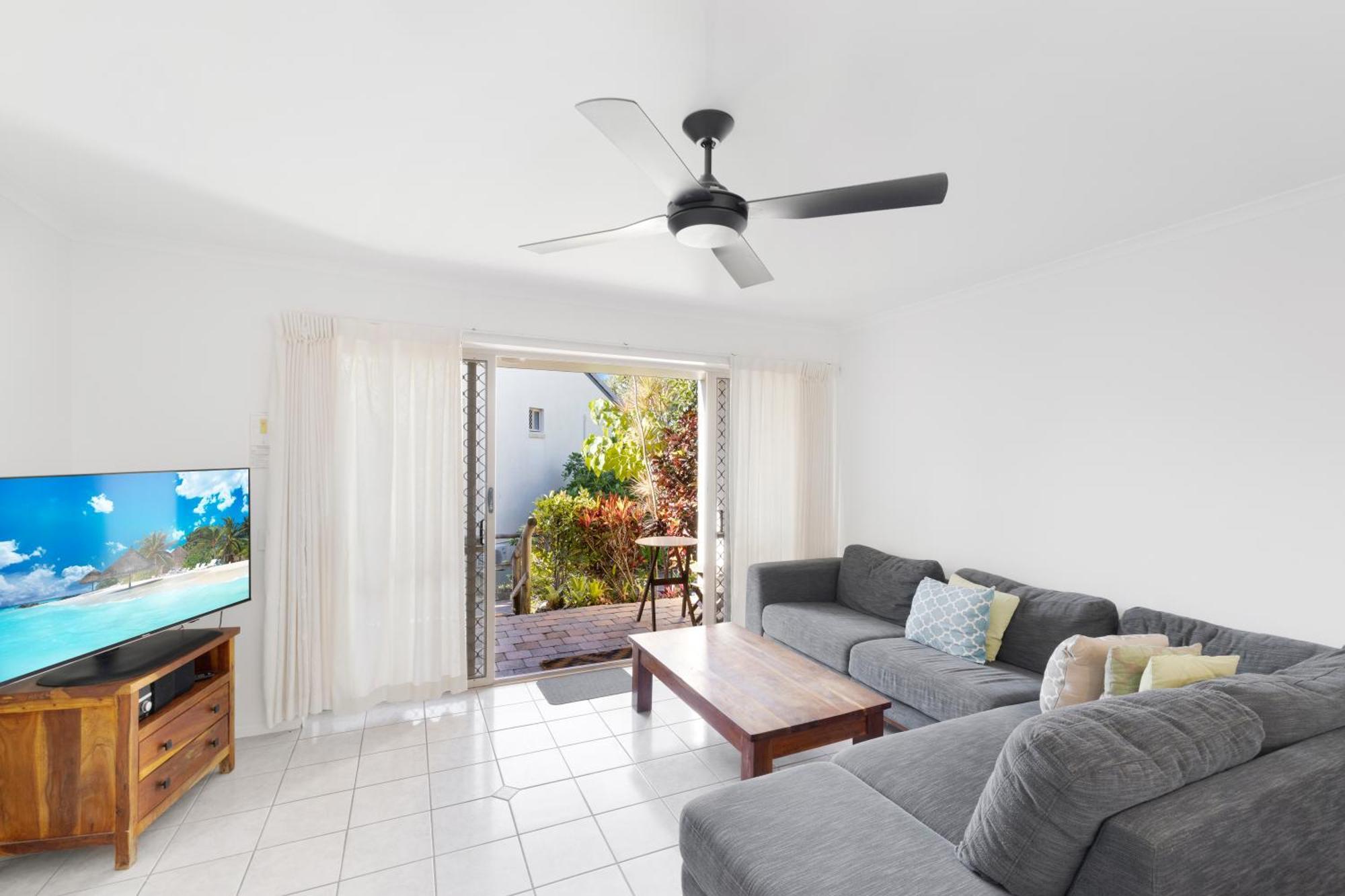 Beach Breakers Resort Sunrise Beach Buitenkant foto