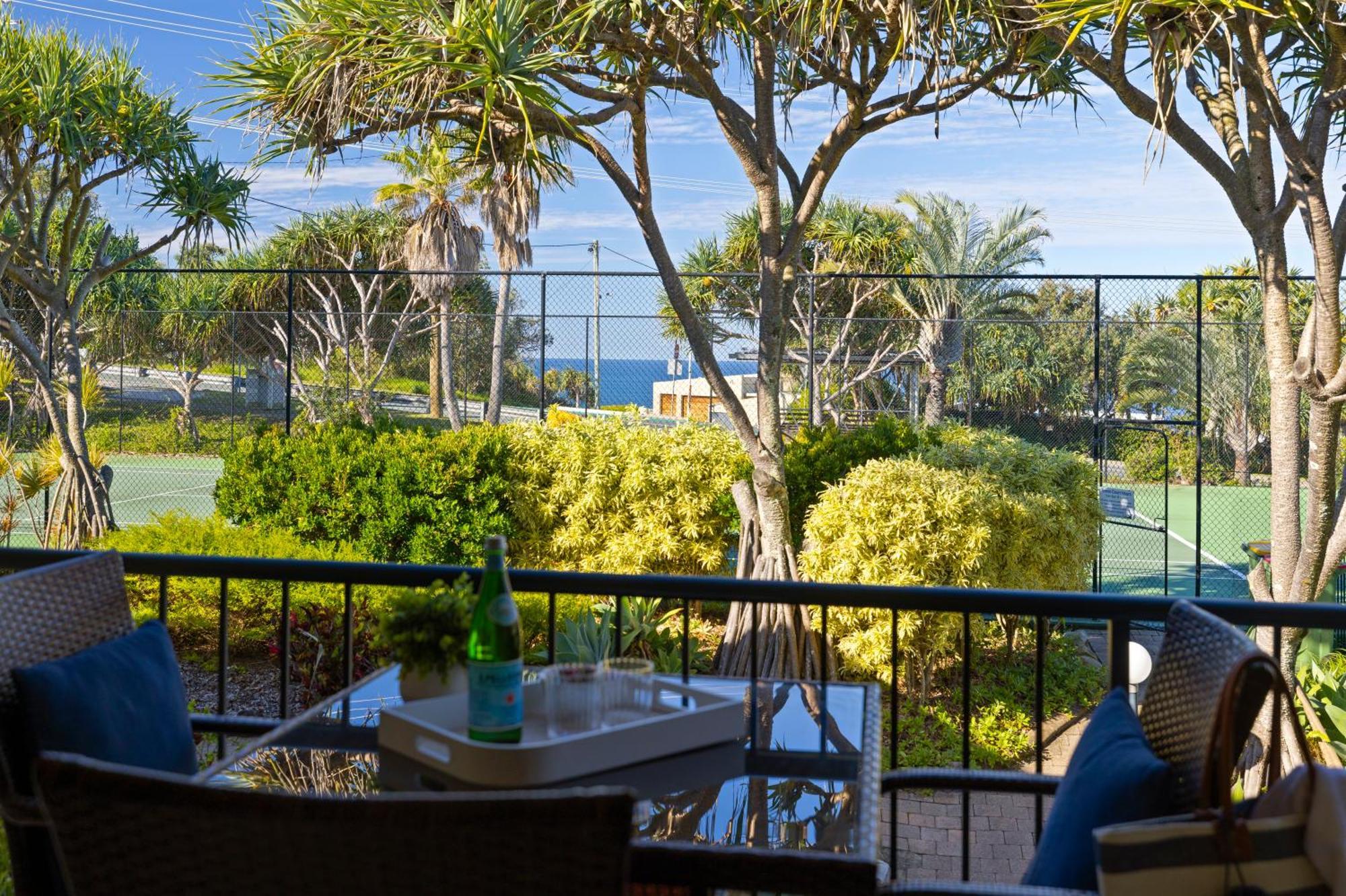 Beach Breakers Resort Sunrise Beach Buitenkant foto