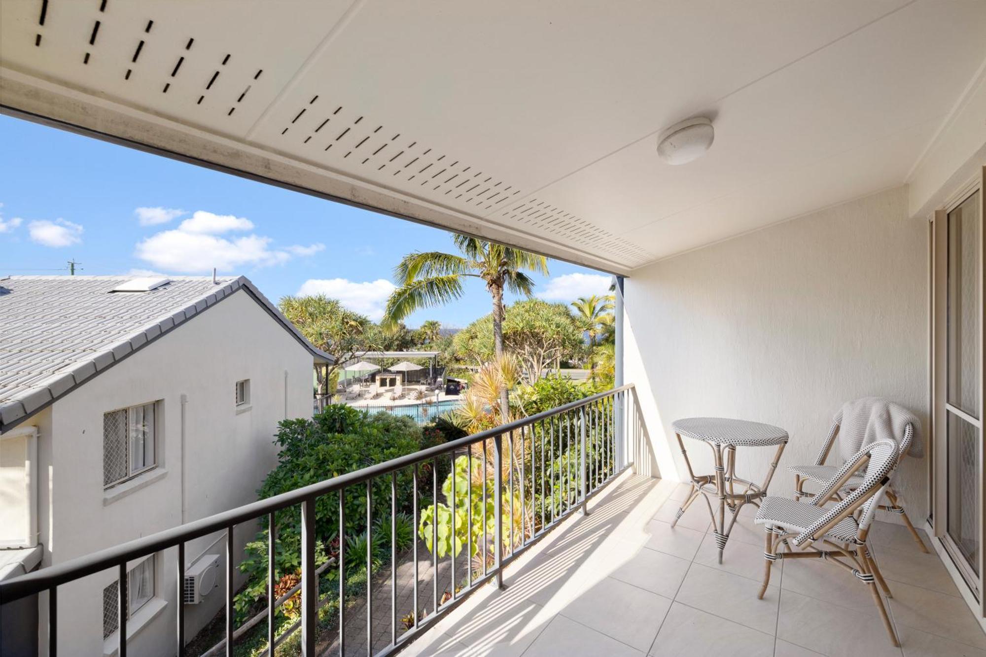 Beach Breakers Resort Sunrise Beach Buitenkant foto