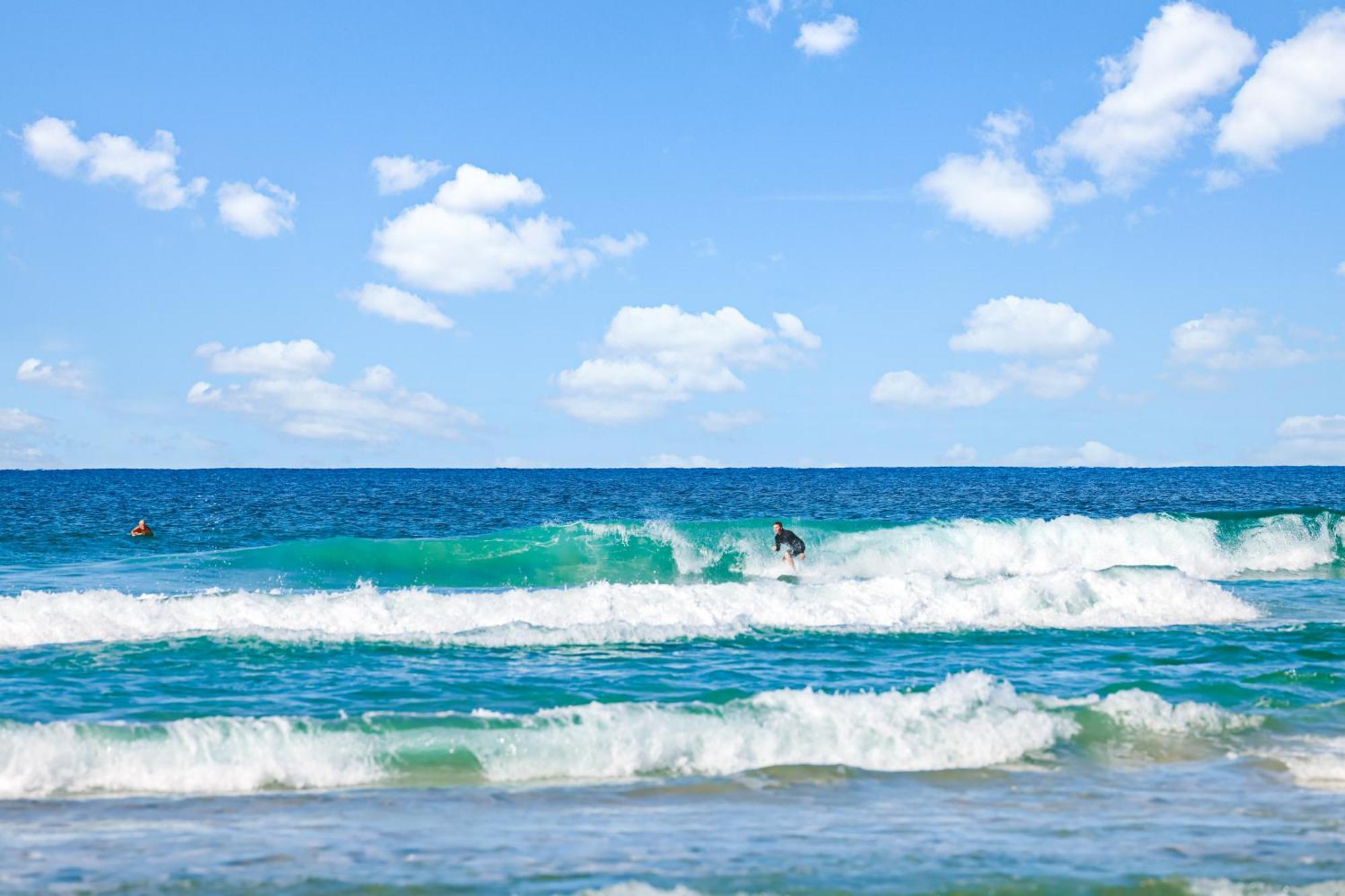 Beach Breakers Resort Sunrise Beach Buitenkant foto