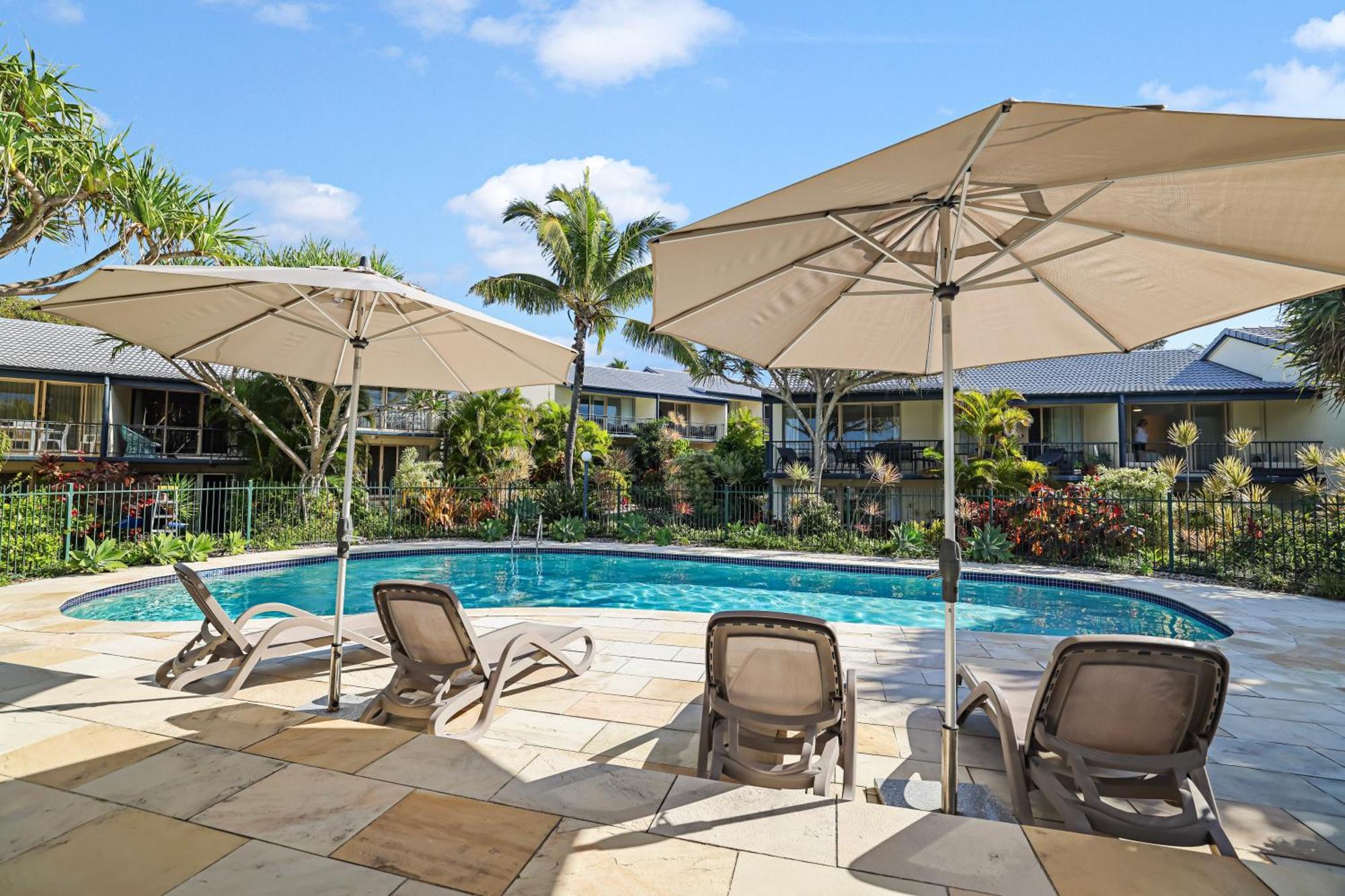 Beach Breakers Resort Sunrise Beach Buitenkant foto